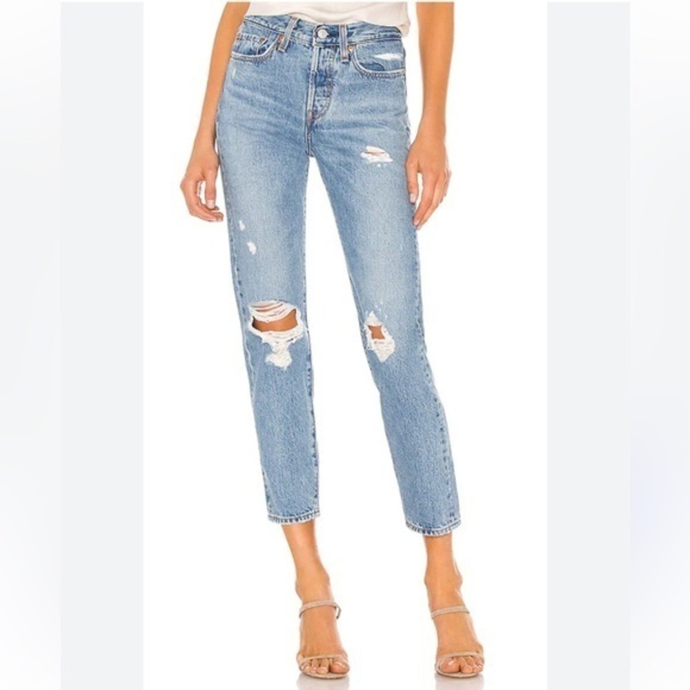Levi’s 501 Highrise Light Blue Distressed Ankle Jeans Size 26 Cotton Button Fly